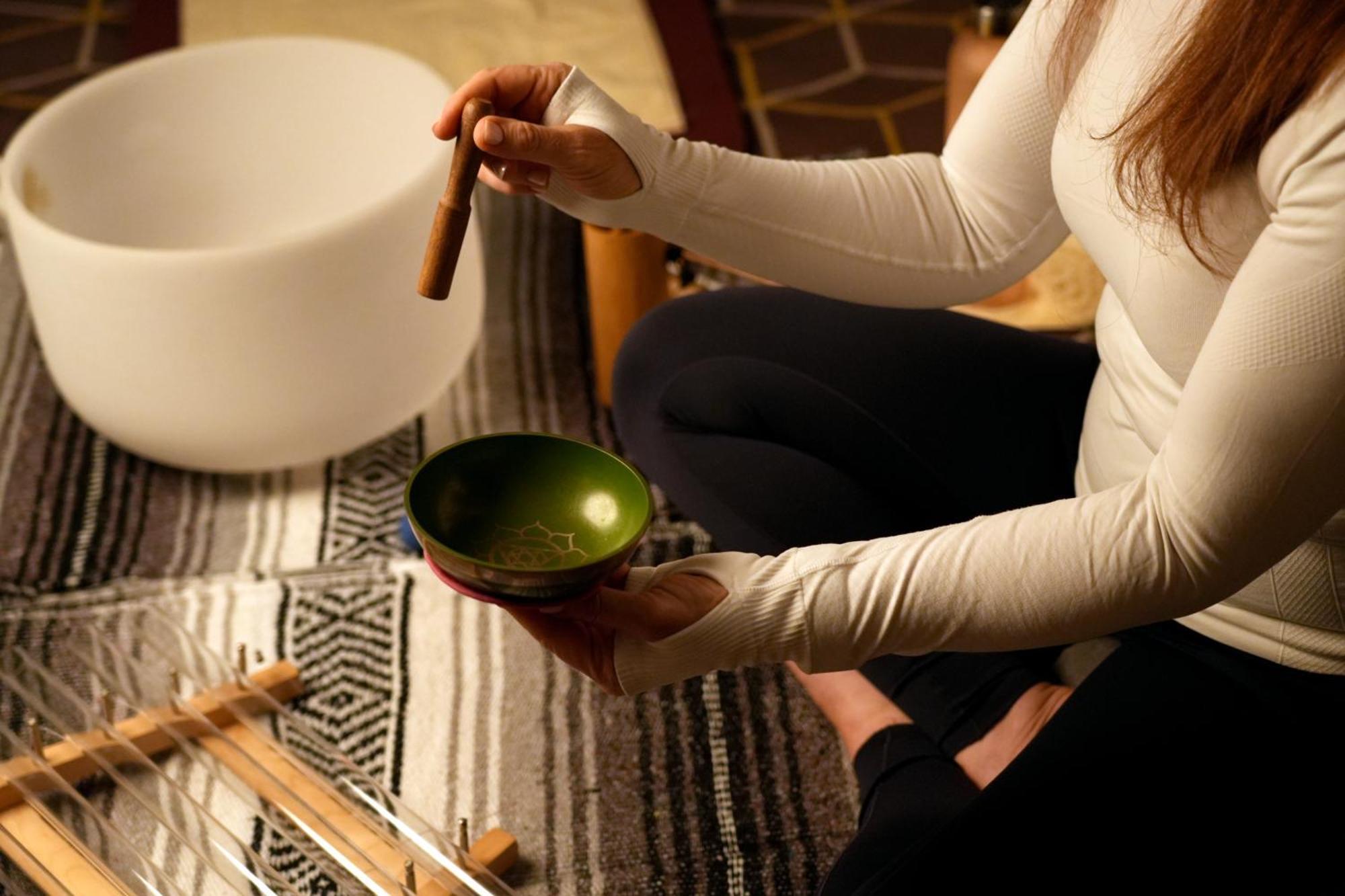 Fairmont Riyadh Exterior photo A woman playing a singing bowl